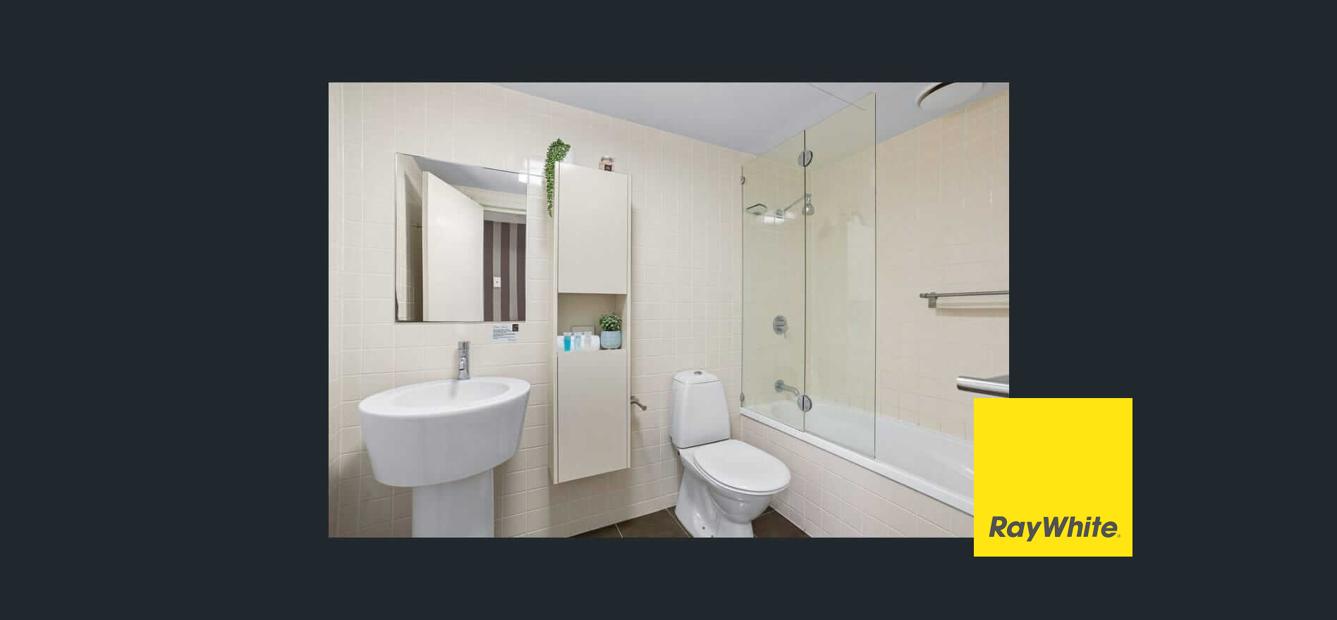 Stylish One Bedroom Apartment Furnished Located in Charlotte Street