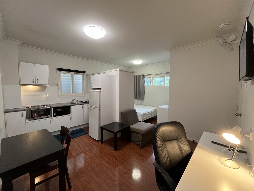 spring hill self-contained studio w FF A/C bills-in, 1P