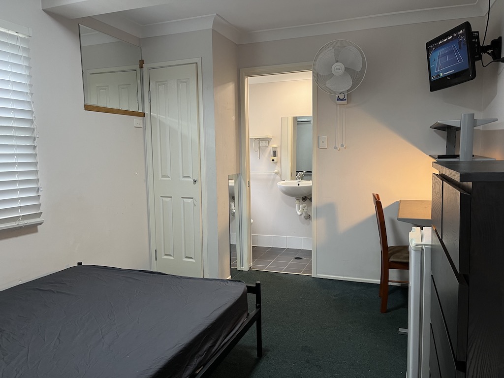 nice air-con’d rooms Nr Auchenflower station.